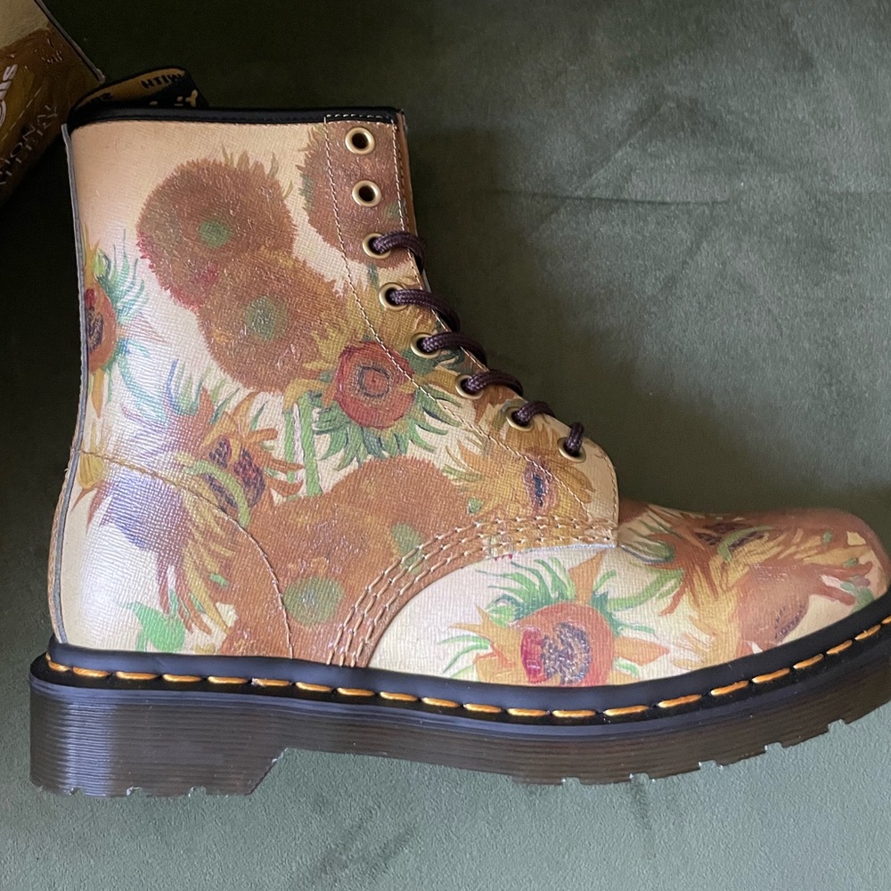 Rare Limited Edition Van Gogh Sunflower Dr. Martens - Picture 5 of 9